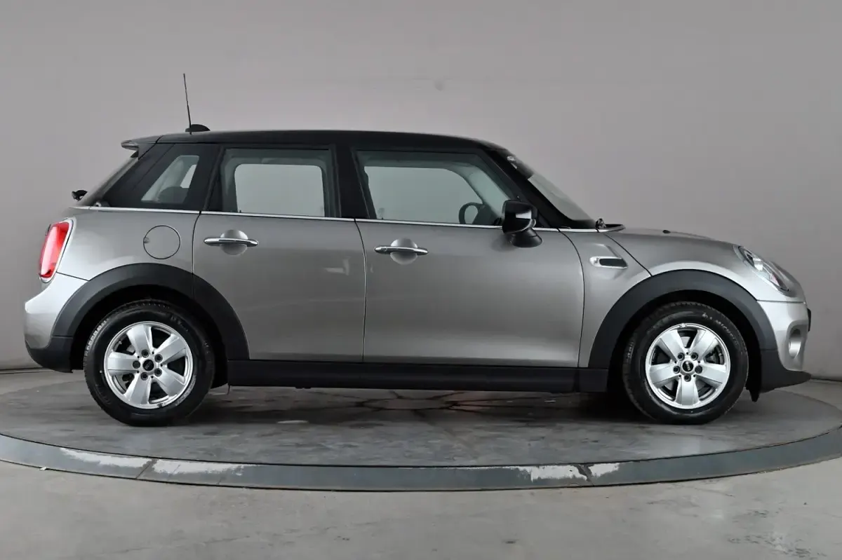 Used Mini Cooper Classic 136 HP (100 kW) 2020 Silver Hatchback