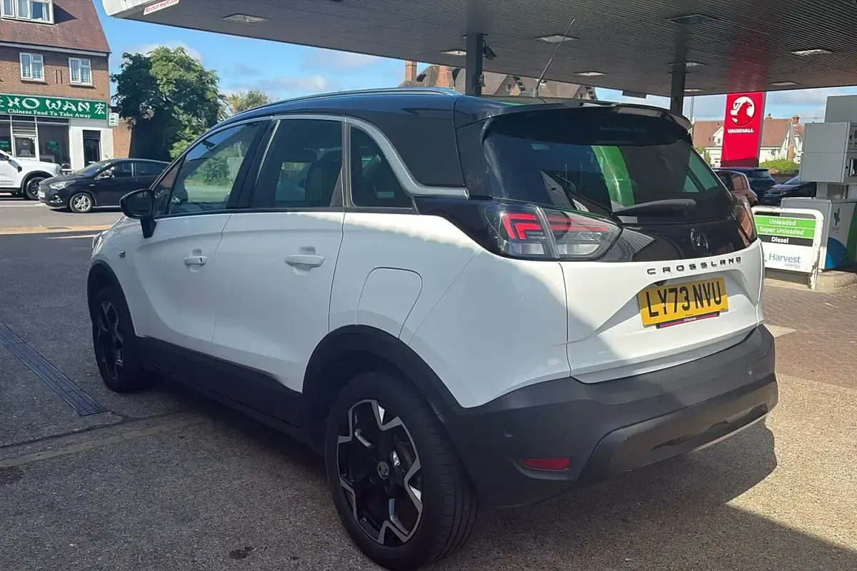 Used Vauxhall Crossland Ultimate 130 HP (95 kW) 2023 White SUV
