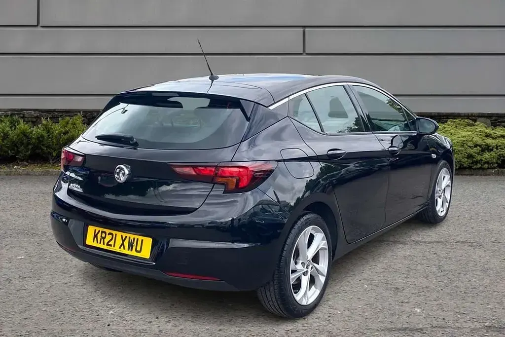 Used Vauxhall Astra SRi 143 HP (105 kW) 2021 Black Hatchback