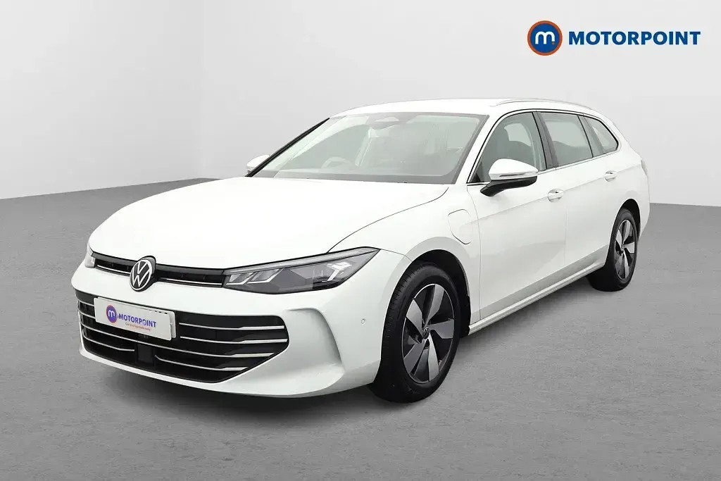Used VW Passat Life 204 HP (150 kW) 2025 White Estate