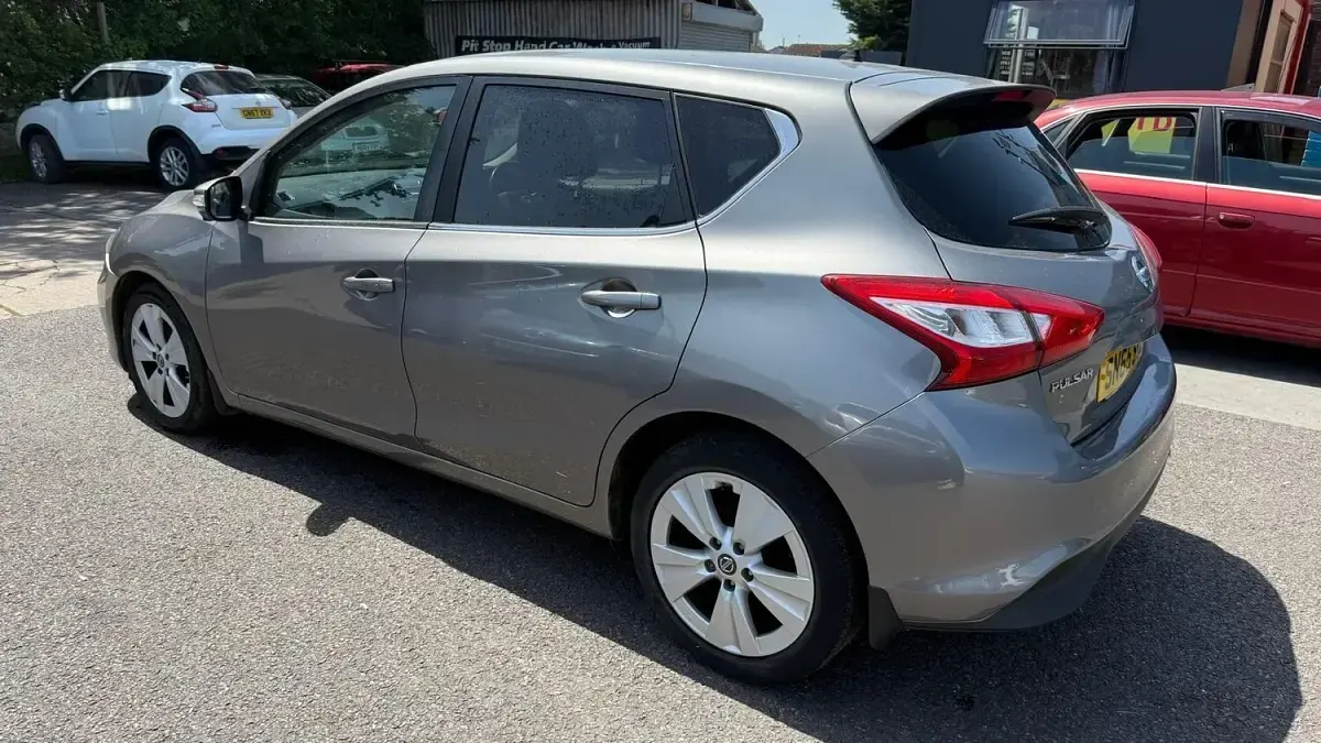 Used Nissan Pulsar Tekna 110 HP (80 kW) 2015 Grey Hatchback