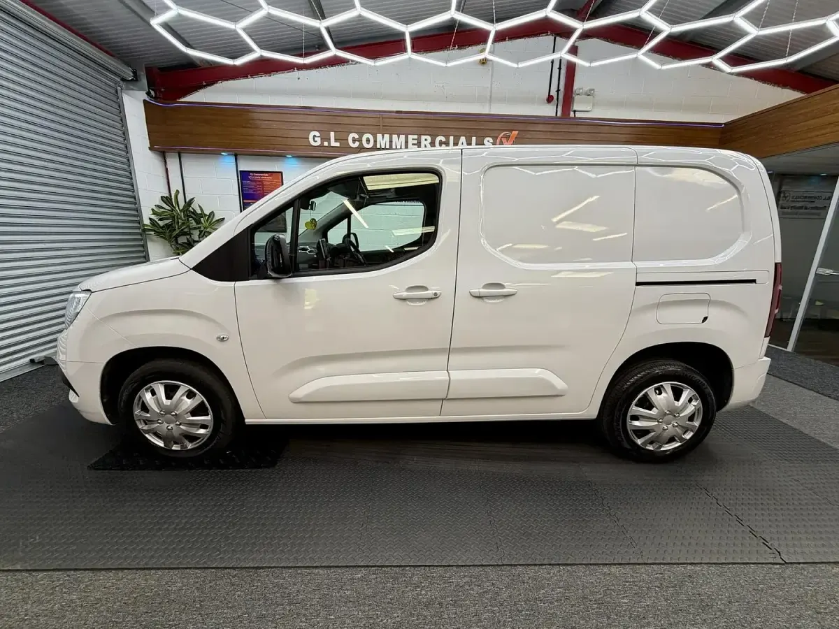 Used Vauxhall Combo S 100 HP (73 kW) 2023 White MPV
