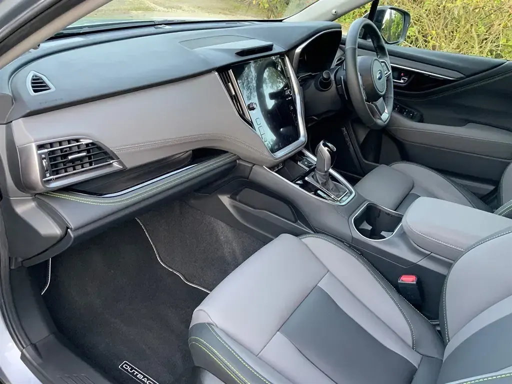 Used Subaru Outback 180 HP (132 kW) 2025 Silver Estate