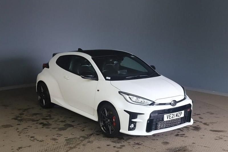 Used Toyota Yaris 272 HP (200 kW) 2021 White Hatchback