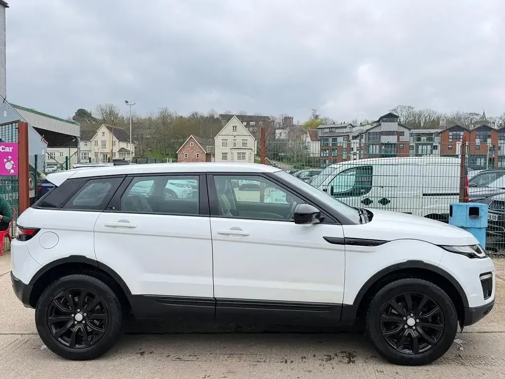 Used Land Rover Range Rover evoque SE 150 HP (110 kW) 2017 White Estate