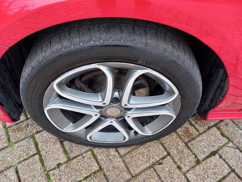 Used Mercedes A180 109 HP (80 kW) 2013 Red Hatchback