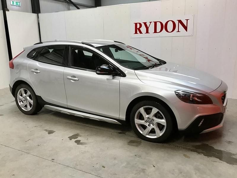 Silver Used 2014 Volvo V40 CC Estate | £7,795 (Fair price) - Image 1/4