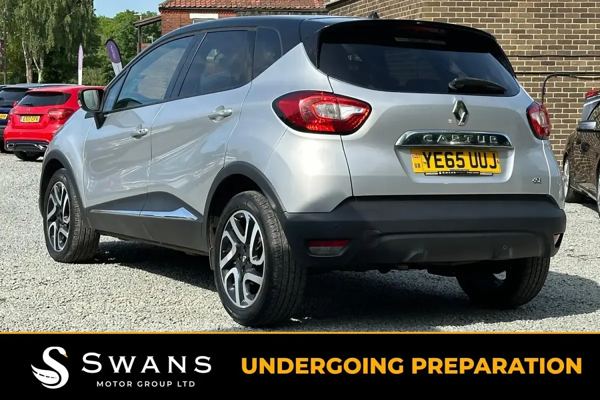 Used Renault Captur Dynamique 90 HP (66 kW) 2015 Silver SUV