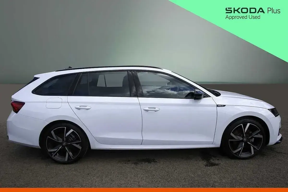 Used Skoda Octavia SportLine 147 HP (108 kW) 2026 Moon white metallic Estate