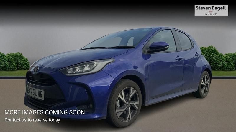 Used Toyota Yaris Hybrid Design 116 HP (85 kW) 2025 Blue Hatchback