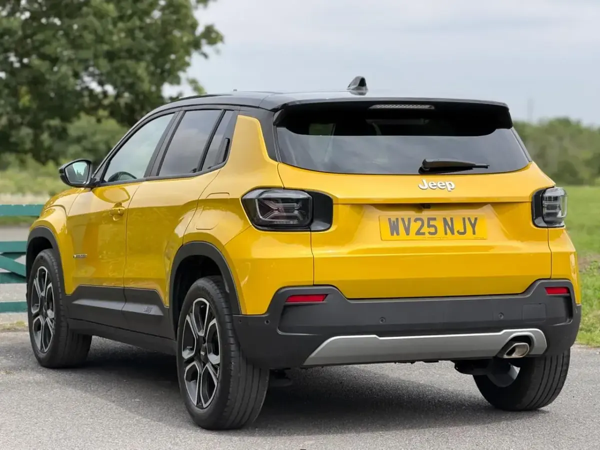 Used Jeep Avenger Summit 100 HP (73 kW) 2025 Yellow SUV
