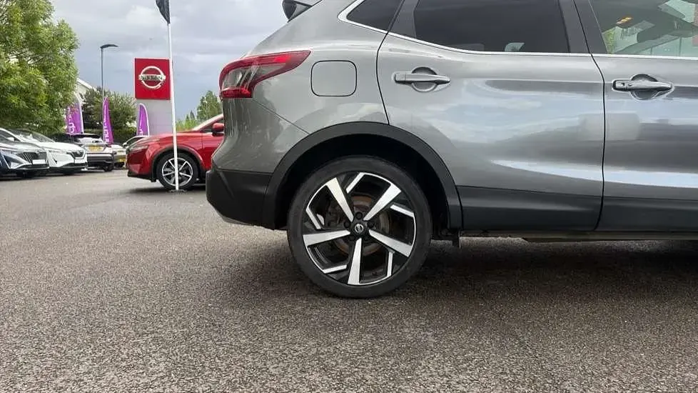 Used Nissan Qashqai Tekna+ 115 HP (84 kW) 2017 Grey SUV