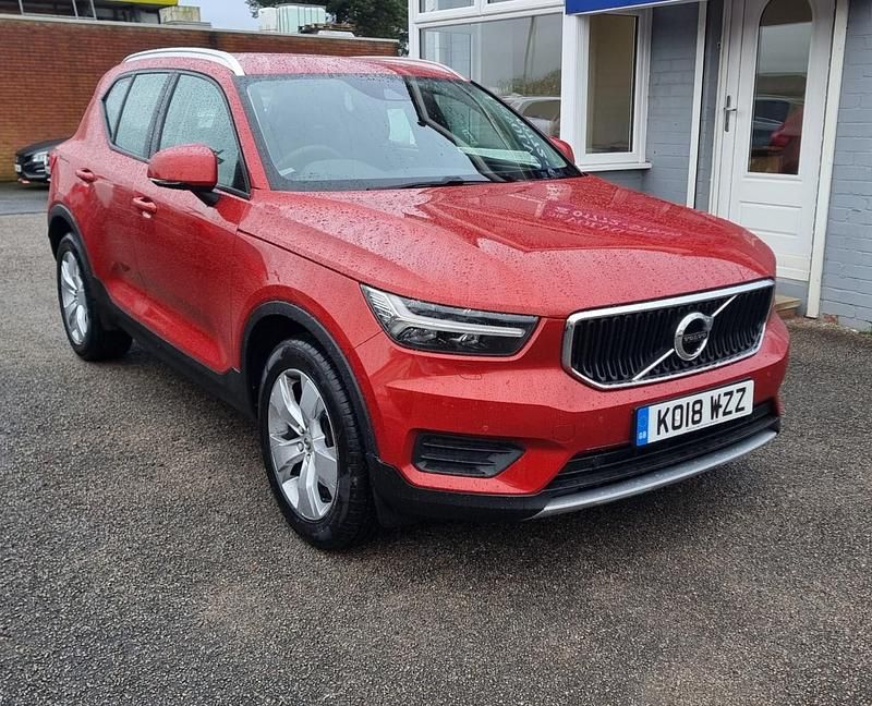 Used Volvo XC40 Momentum 190 HP (139 kW) 2018 Red SUV