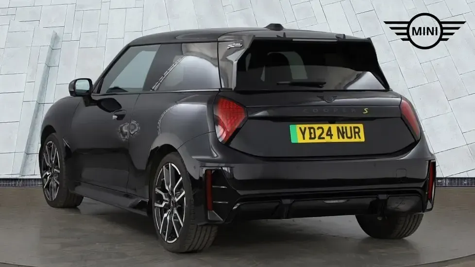 Used Mini Cooper SE Hatch 158 kW (215 HP) 2024 Black Hatchback