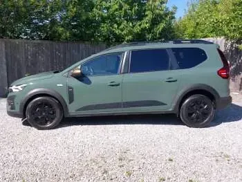 Used Dacia Jogger Extreme 109 HP (80 kW) 2025 Green MPV