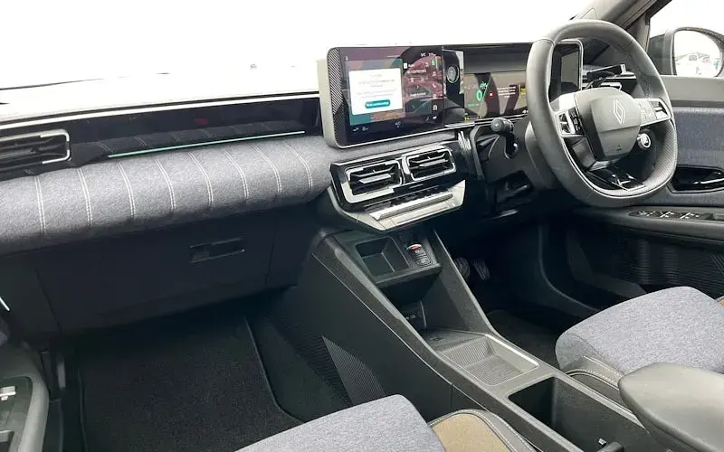 Used Renault 5 E-Tech Komfort 110 kW (150 HP) 2025 Hatchback