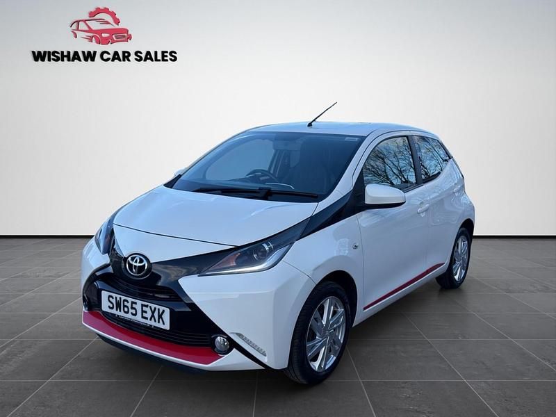 Used Toyota Aygo x-press 69 HP (50 kW) 2015 White Hatchback