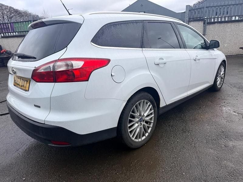 Used Ford Focus Zetec 115 HP (84 kW) 2012 White Estate