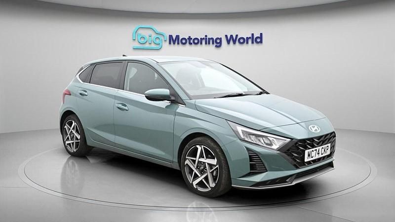 Used Hyundai i20 Premium 100 HP (73 kW) 2024 Green Hatchback