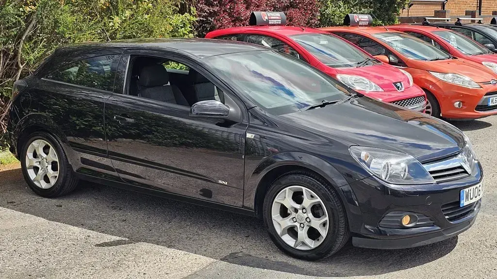 Usado Vauxhall Astra 2006 Negro Utilitario