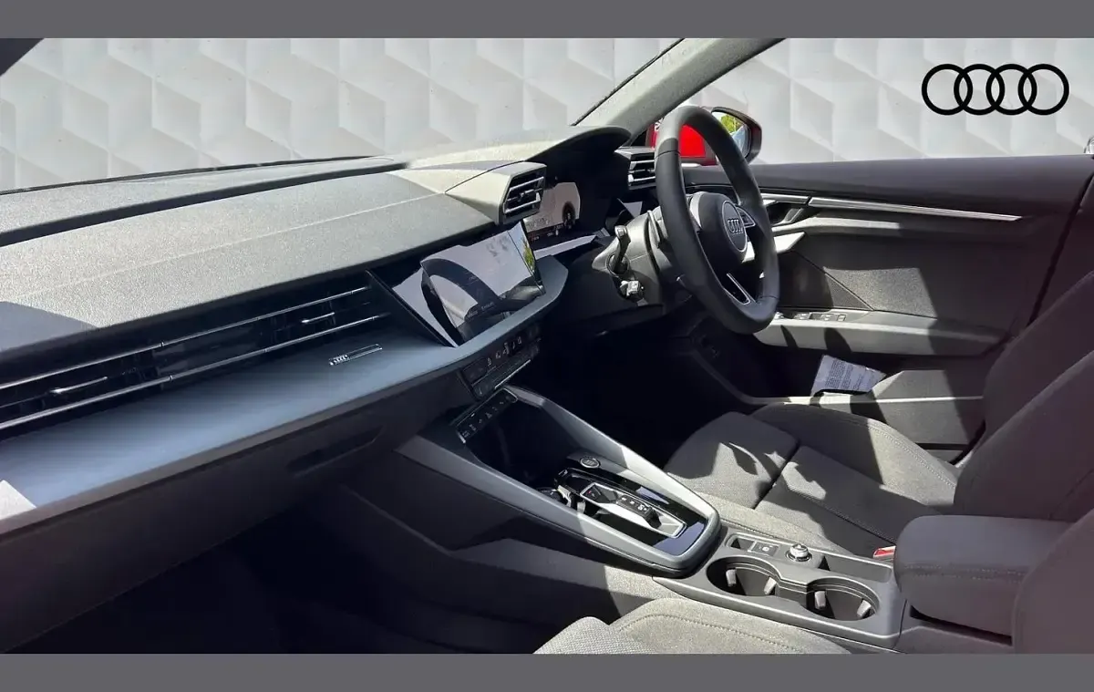 Usado Audi A3 e-tron Sport 200 CV (147 kW) 2026 Rojo Utilitario