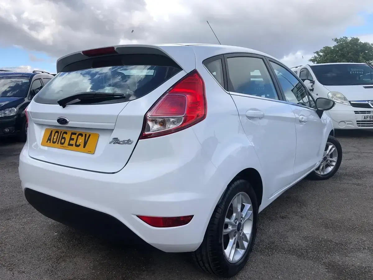 Used Ford Fiesta Zetec 2016 White Hatchback