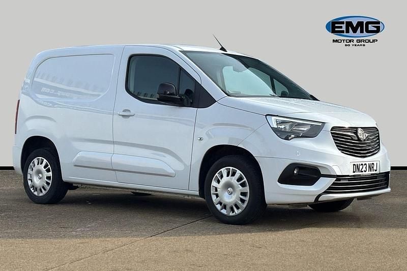 Used Vauxhall Combo S 100 HP (73 kW) 2023 White MPV