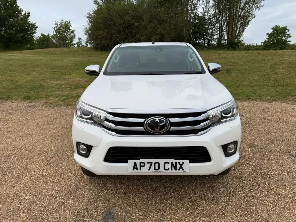 Used Toyota HiLux 150 HP (110 kW) 2020 White Pickup