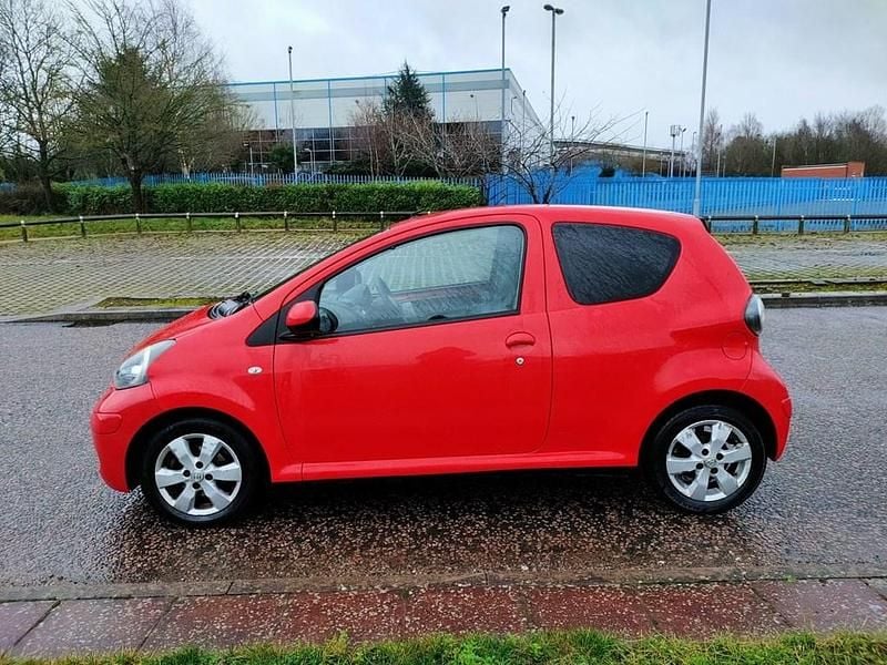 Used Toyota Aygo 68 HP (50 kW) 2011 Red Hatchback