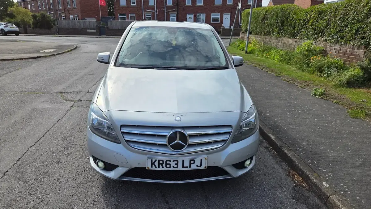 Used Mercedes B180 SE 107 HP (78 kW) 2014 Silver Hatchback