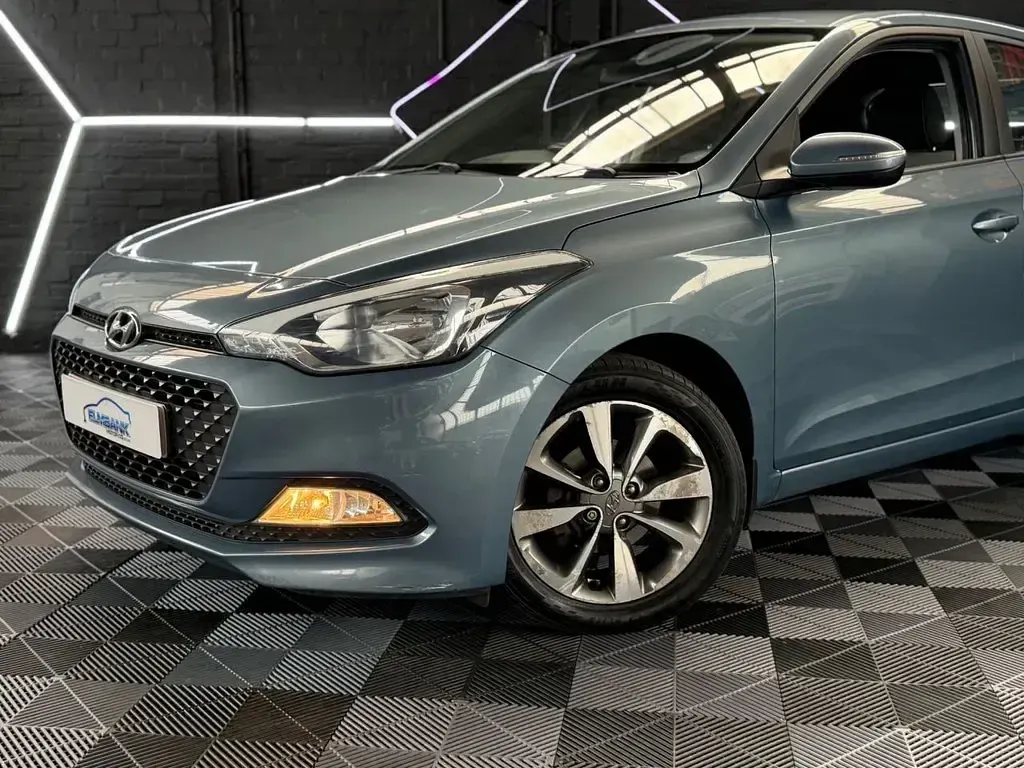 Used Hyundai i20 SE 100 HP (73 kW) 2015 Blue Hatchback