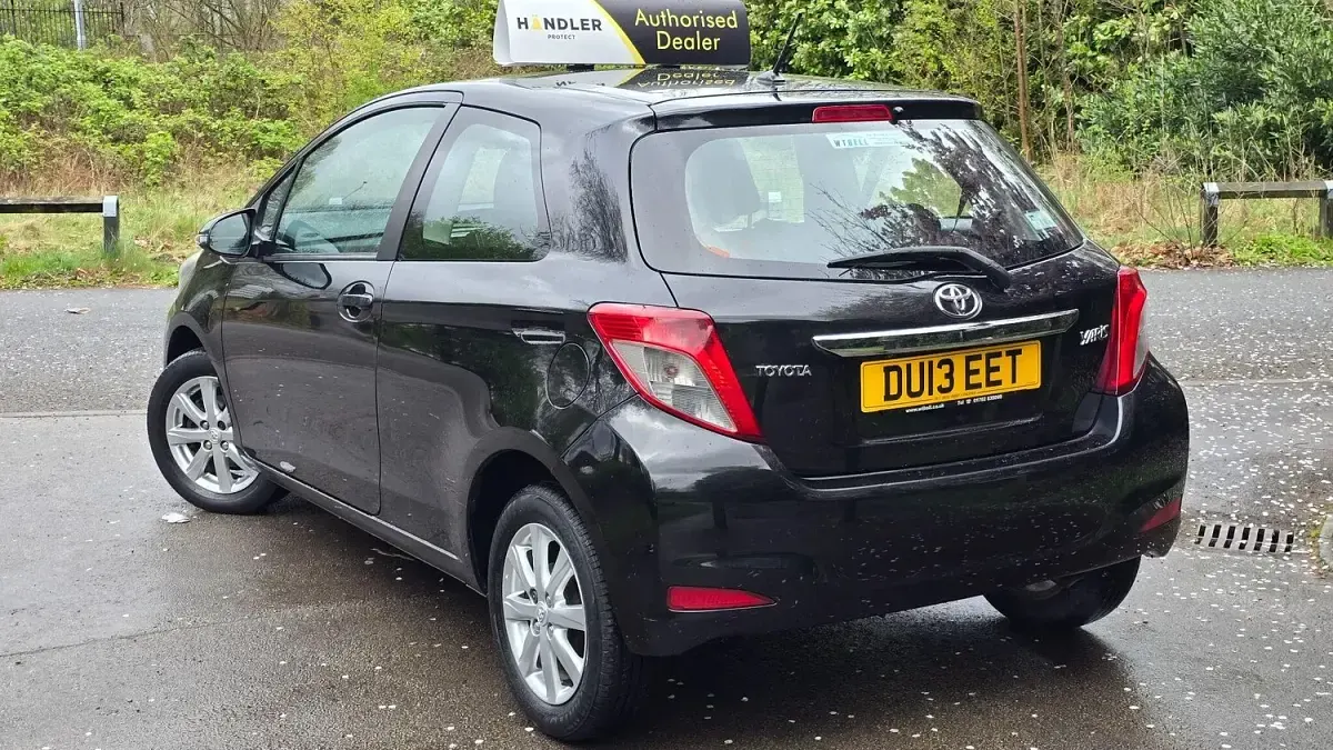 Used Toyota Yaris 101 HP (74 kW) 2013 Black Hatchback