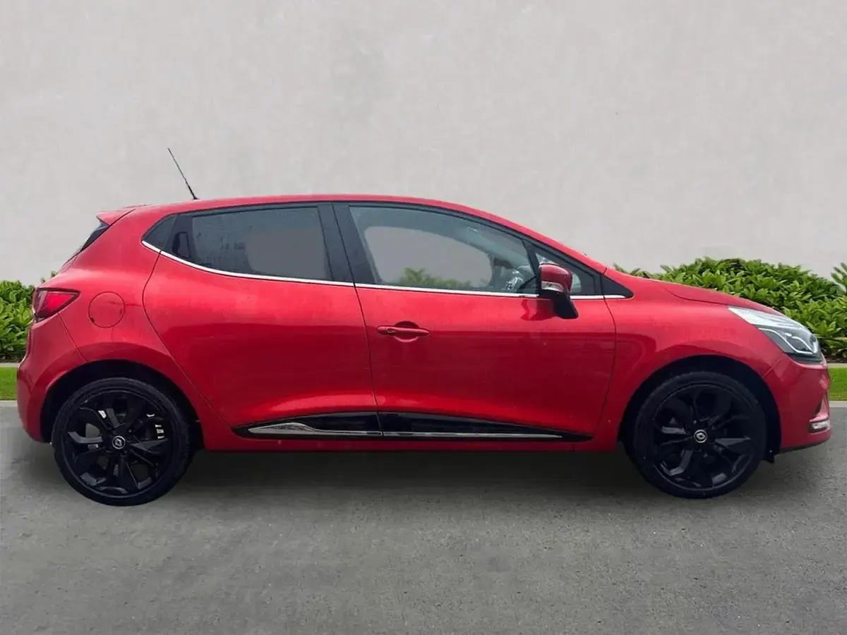 Used Renault Clio IV Iconic 90 HP (66 kW) 2018 Red Hatchback