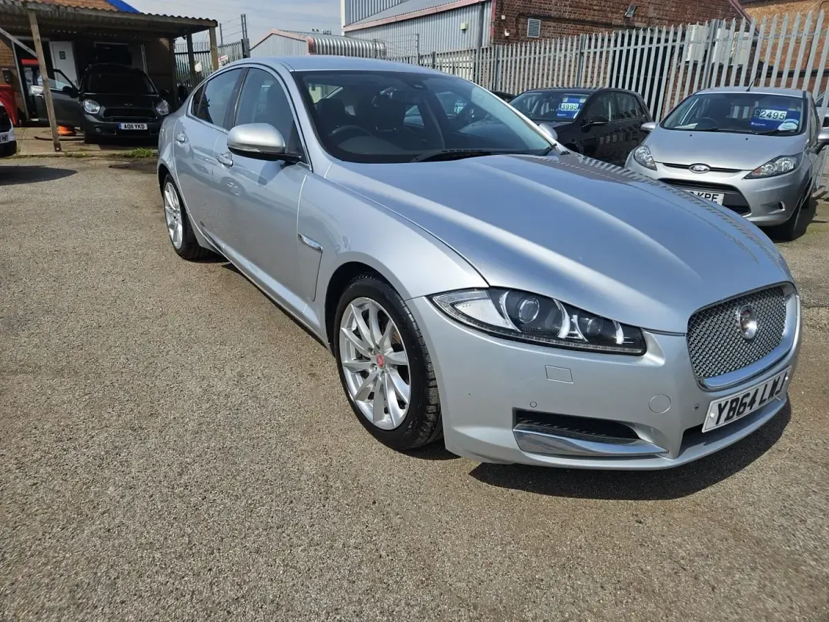 Używany Jaguar XF Luxury 200 KM (147 kW) 2014 Srebrny Sedan/Limuzyna