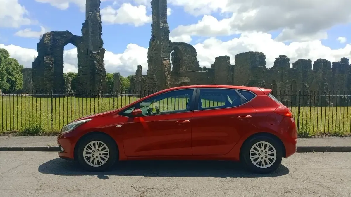 Used Kia Ceed 98 HP (72 kW) 2013 Red Hatchback