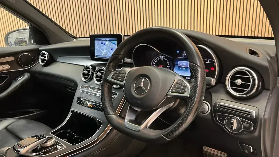 Used Mercedes GLC250 AMG Line Premium 204 HP (150 kW) 2017 White SUV