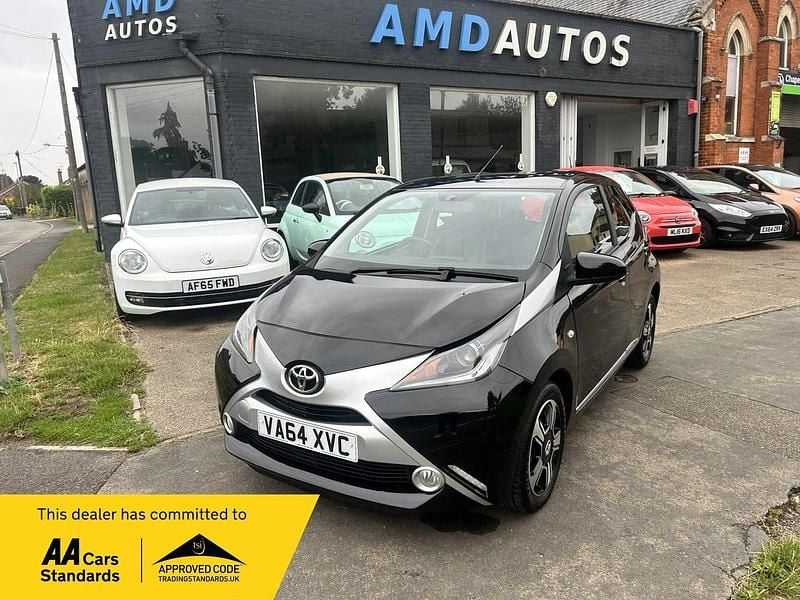 Black Used 2015 Toyota Aygo X-clusiv Hatchback | £4,495 (Good price) - Image 1/4