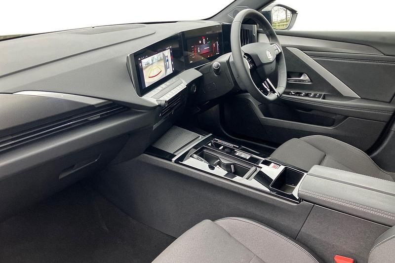 Used Vauxhall Astra 114 kW (156 HP) 2024 Crystal silver