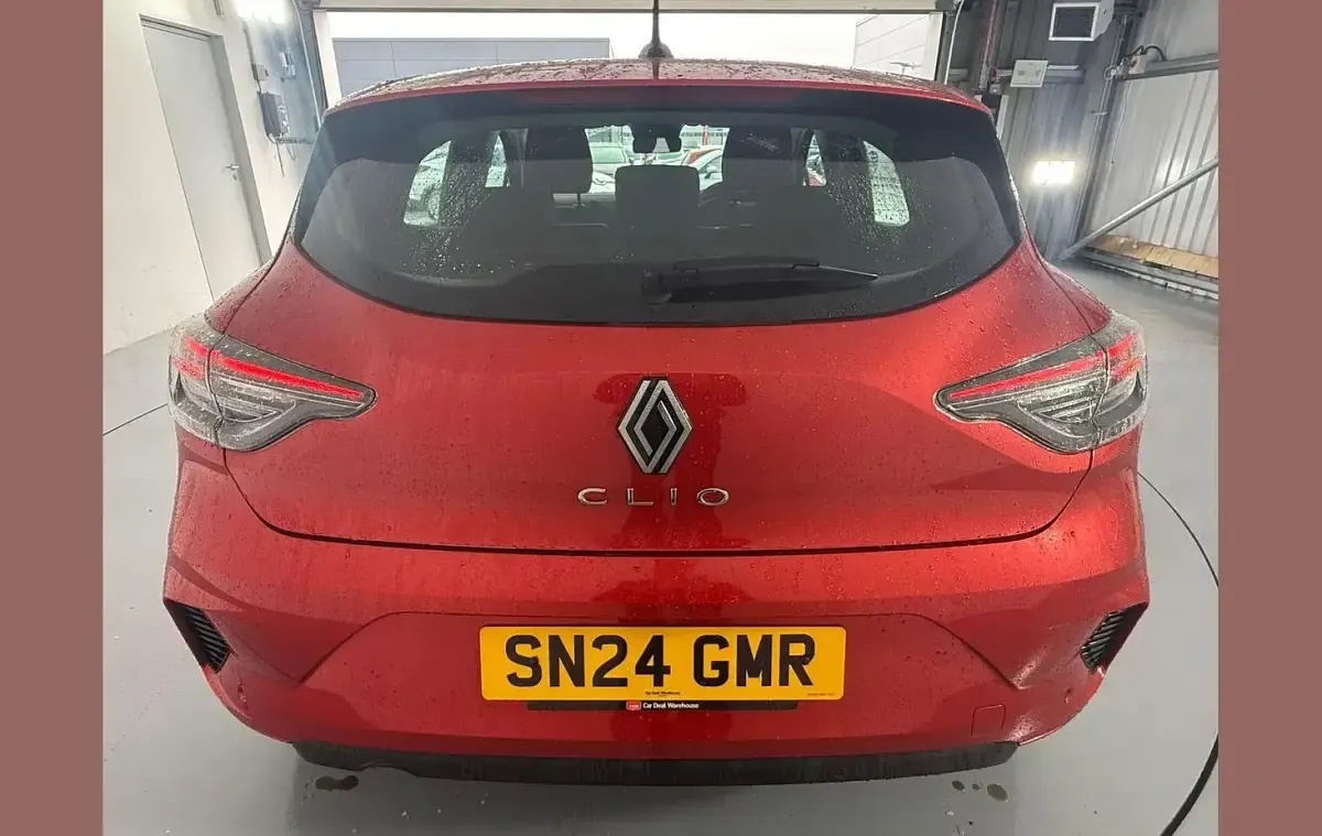 Used Renault Clio Evolution 88 HP (64 kW) 2024 Red Hatchback