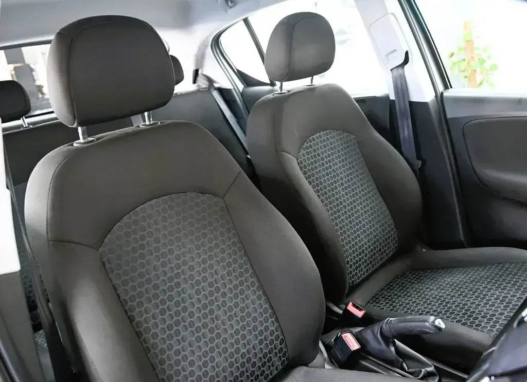 Used Vauxhall Corsa Design Edition 90 HP (66 kW) 2015 Silver Hatchback