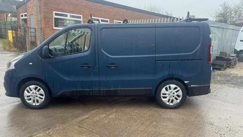 Used Renault Trafic 2015 Silver MPV