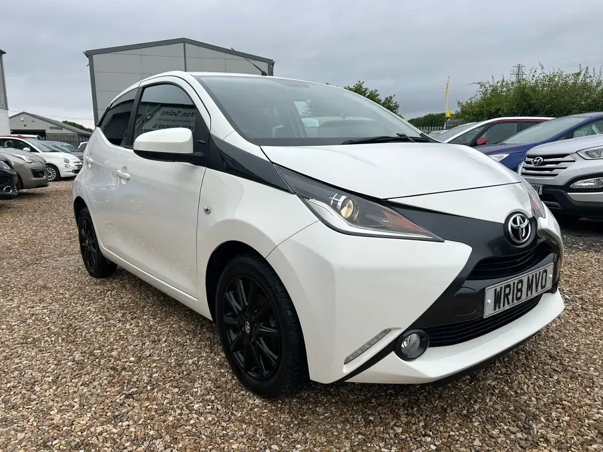 Used Toyota Aygo x-style 2018 White Hatchback