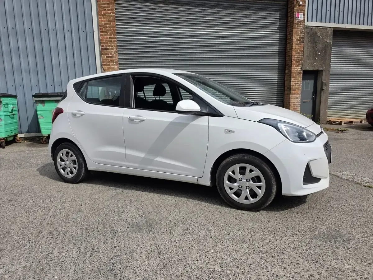 Used Hyundai i10 SE 87 HP (63 kW) 2017 White Hatchback
