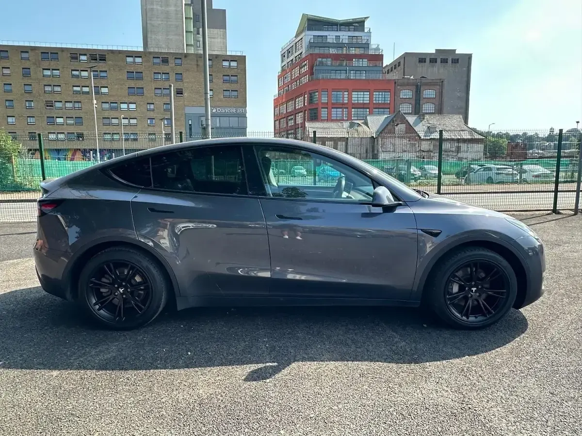 Used Tesla Model Y Long Range AWD 250 kW (340 HP) 2023 Grey SUV