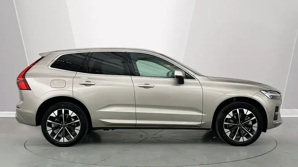 Używany Volvo XC60 Ultra 247 KM (181 kW) 2025 Złoty SUV