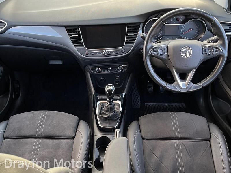 Used Vauxhall Crossland Ultimate 110 HP (80 kW) 2022 White SUV