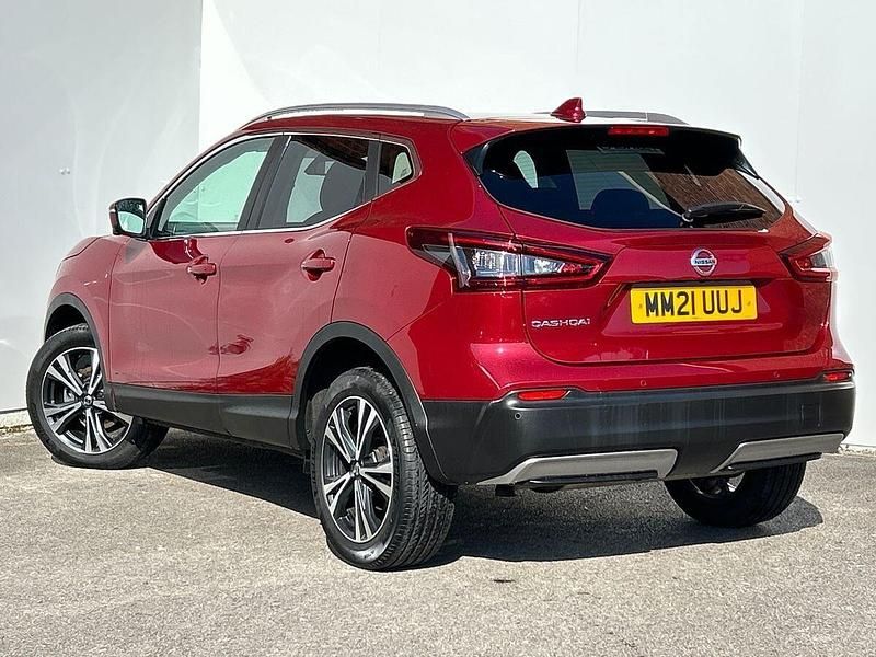 Used Nissan Qashqai N-Connecta 140 HP (102 kW) 2021 Red SUV