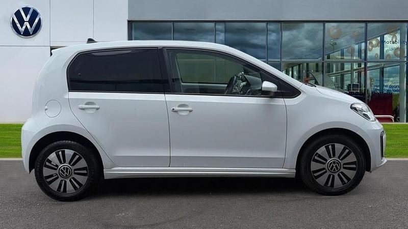 Used VW e-up! 60 kW (82 HP) 2021 Pure white Hatchback