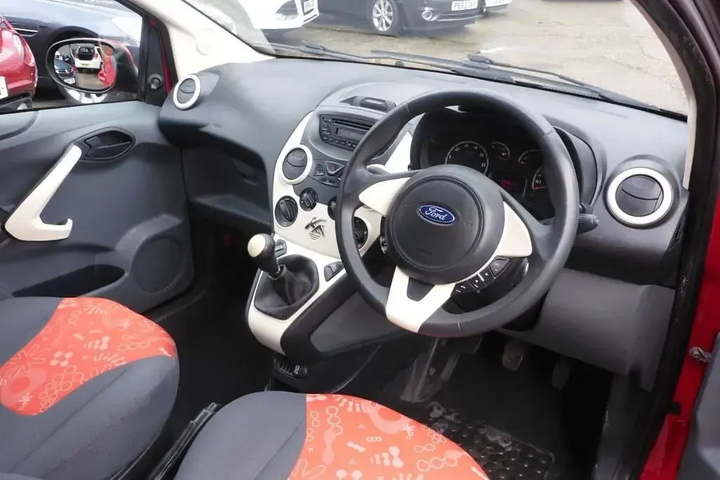 Gebraucht Ford Ka S 69 PS (50 kW) 2015 Rot Kleinwagen