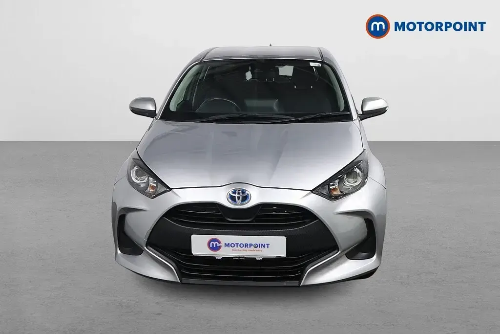 Używany Toyota Yaris Hybrid 2021 Srebrny Hatchback